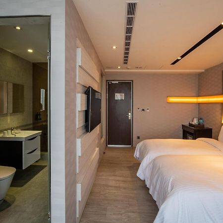 Fengjia Hotel Bell Тайчжун Экстерьер фото
