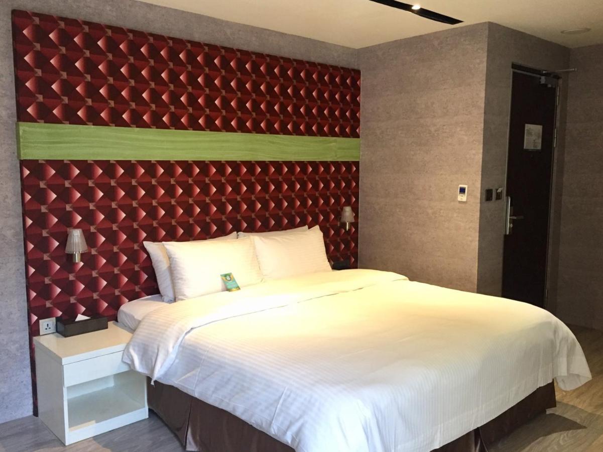 Fengjia Hotel Bell Тайчжун Экстерьер фото