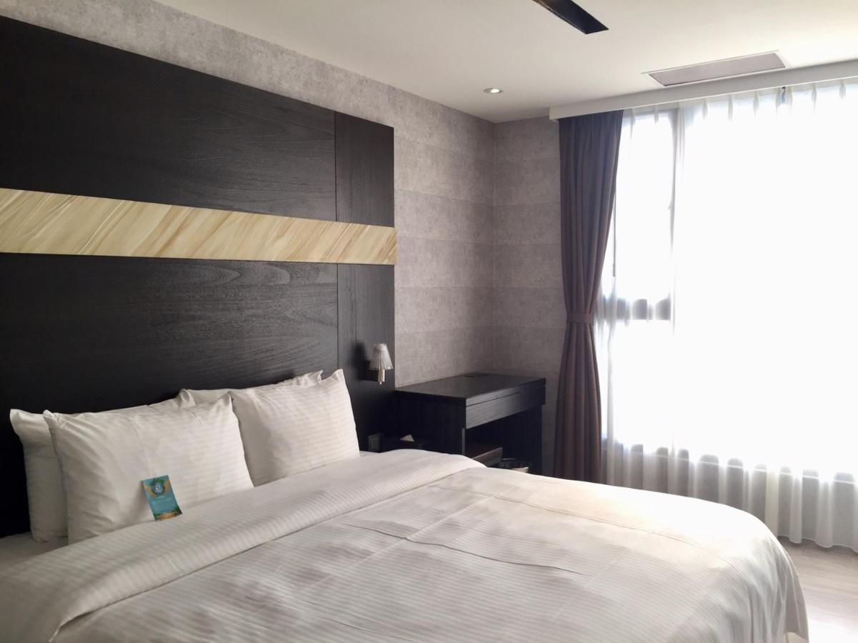 Fengjia Hotel Bell Тайчжун Экстерьер фото