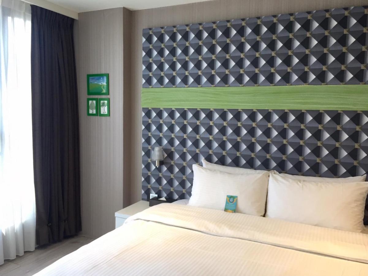 Fengjia Hotel Bell Тайчжун Экстерьер фото