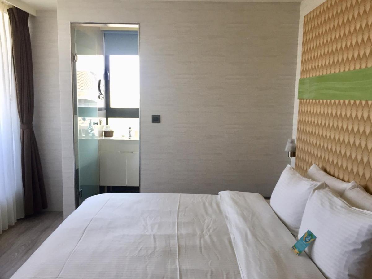 Fengjia Hotel Bell Тайчжун Экстерьер фото