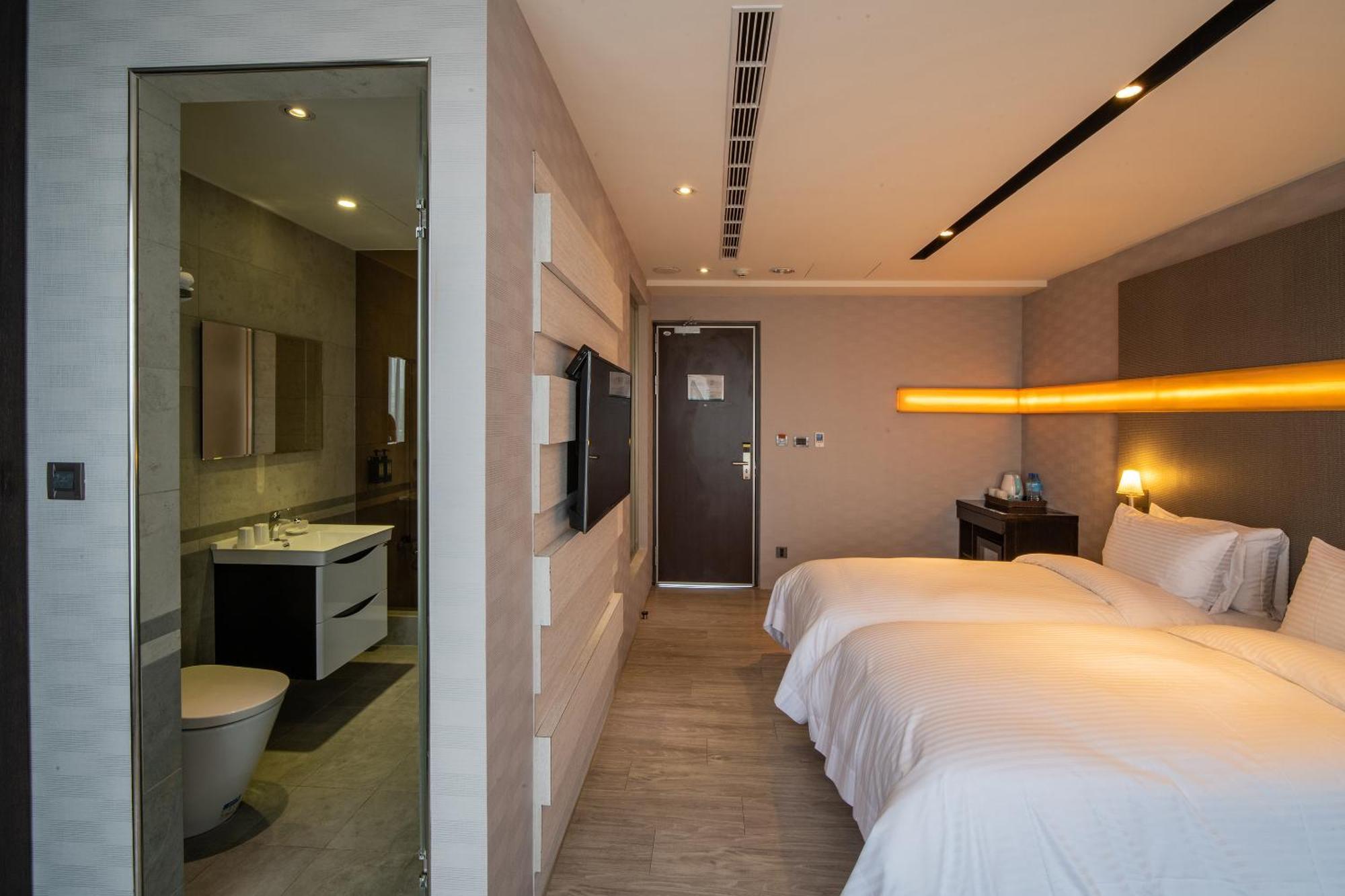 Fengjia Hotel Bell Тайчжун Экстерьер фото