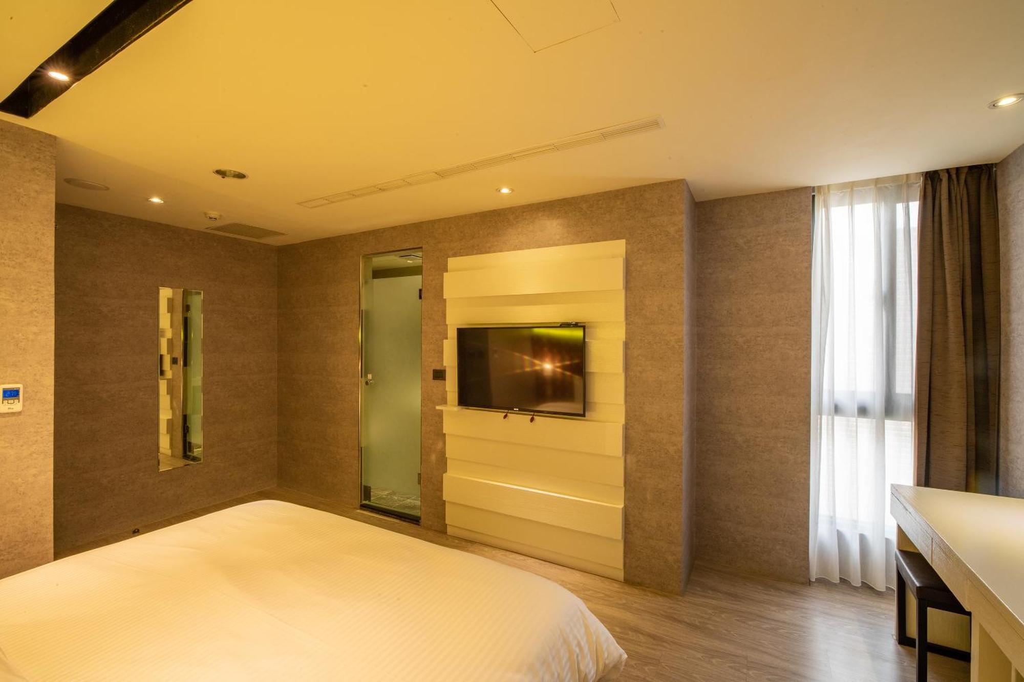 Fengjia Hotel Bell Тайчжун Экстерьер фото